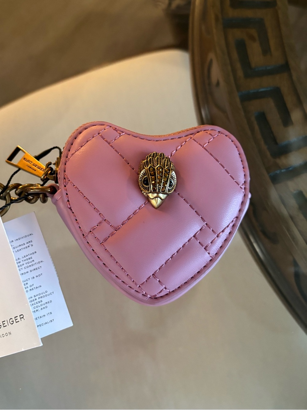 💗💗KURT GEIGER LONDON KENSINGTON QUILTED HEART COIN/KEY CHAIN BAG!💗💗 - Picture 3 of 5